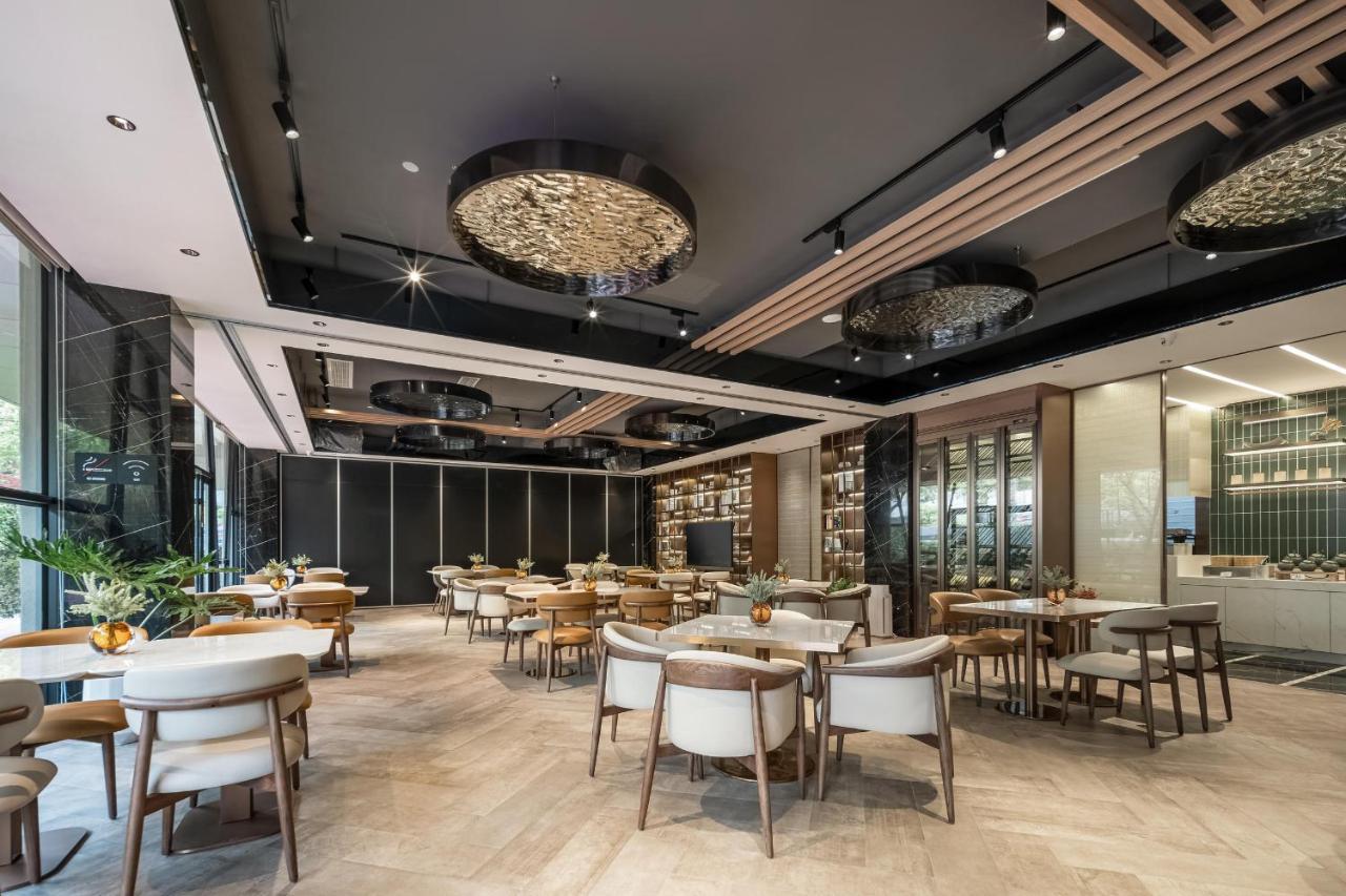 Hotel Atour Wujiaochang West Yingao Road Station 4*